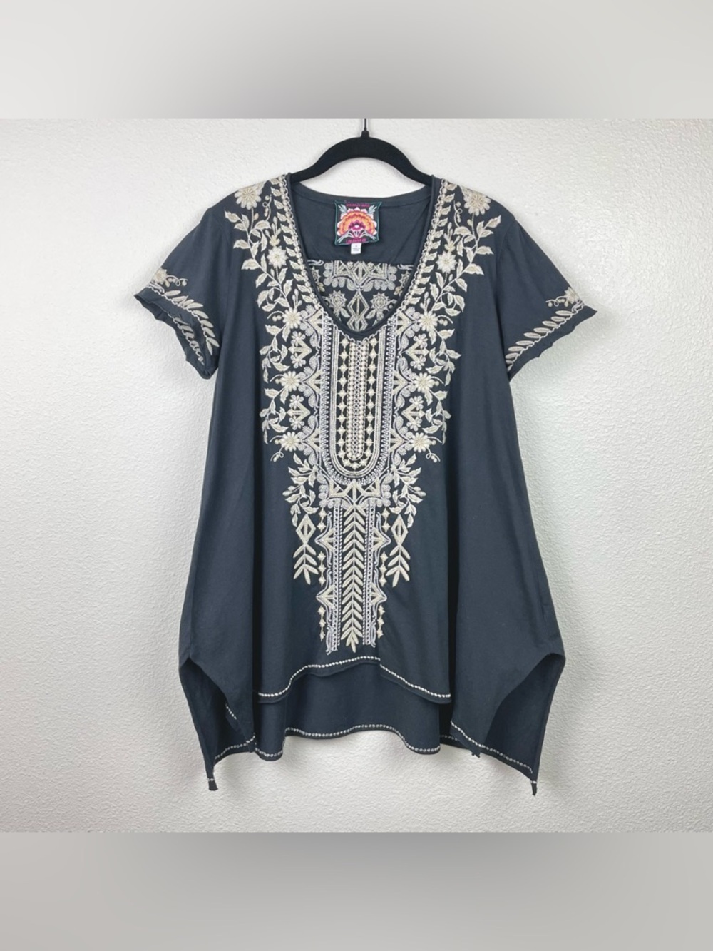 Johnny Was Women's Small Black Short Sleeve Embroidered V-Neck Tunic Top Boho